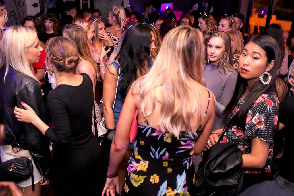 Chic Bar · Hitchin Licklist