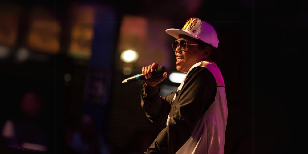 Jeff Dingle as Bruno Mars